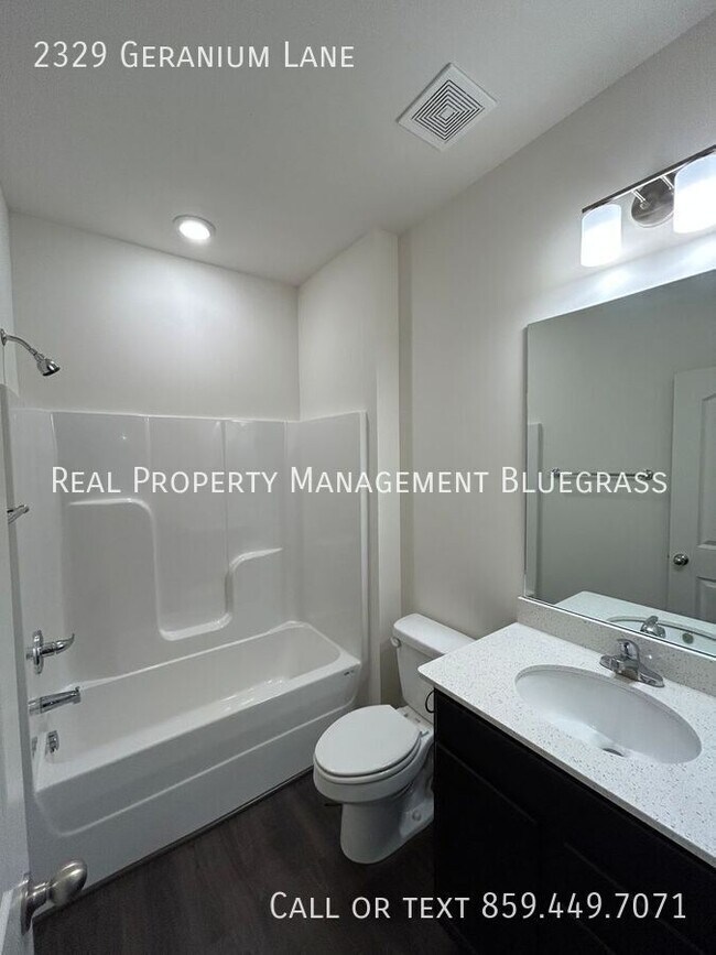 Building Photo - 2329 Geranium Ln