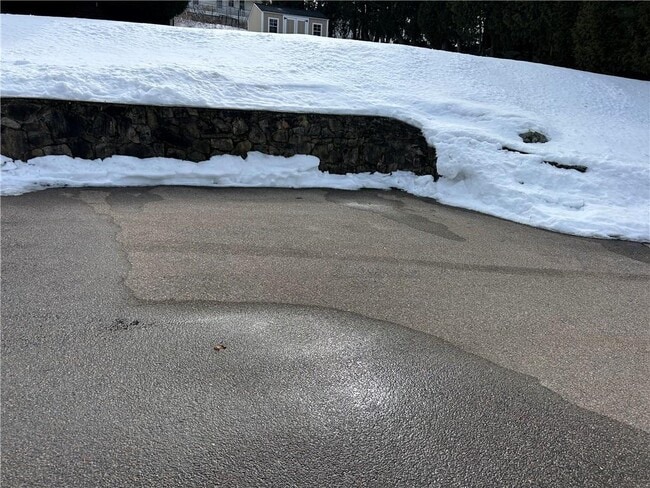 Building Photo - 103 Oak St