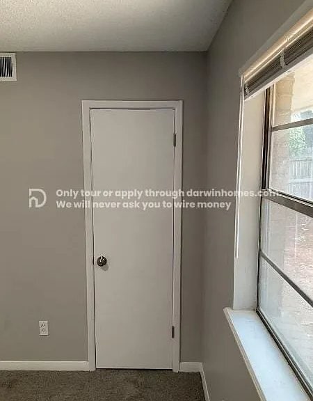 Building Photo - 920 W Idylwild Dr