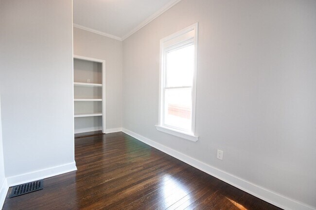 Building Photo - 30 Thornley St