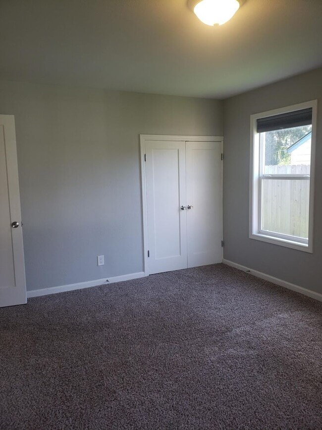 Building Photo - Remodeled Bungalow in Camas!