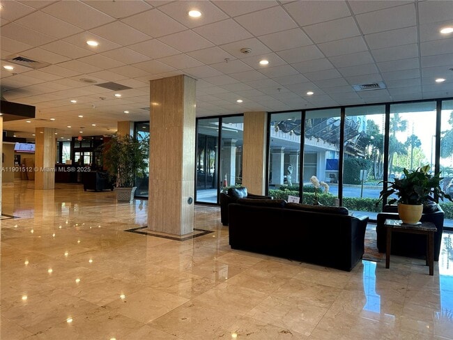 Building Photo - 400 Kings Point Dr