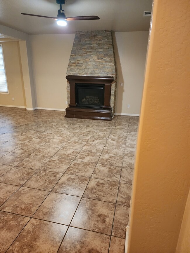 Building Photo - 15125 W Yucatan Dr