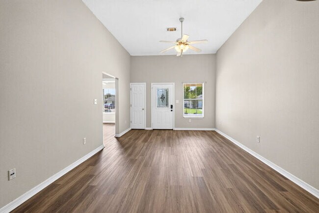 Building Photo - 15119 Deer Creek Dr