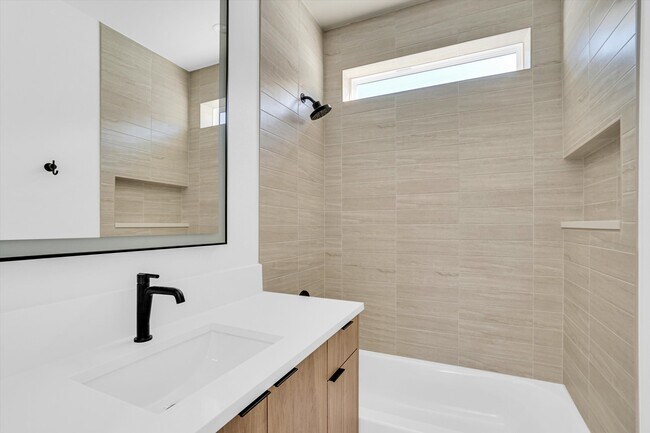 Building Photo - 1711 Nomas St