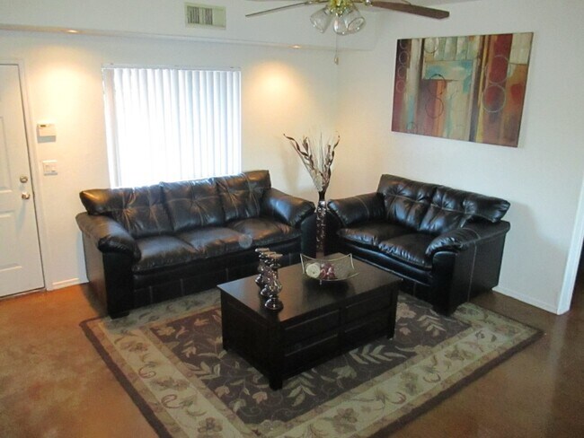 Building Photo - 2621 N Estrella Ave