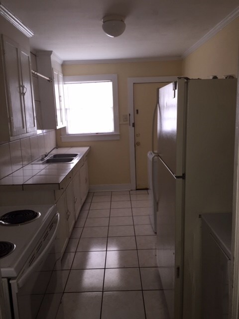 Building Photo - 105 Pine St