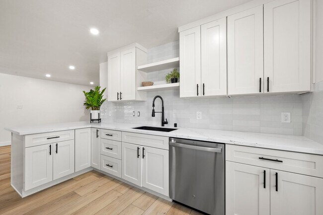 Building Photo - Modern Beauty of Downtown Roseville - 3 Be...
