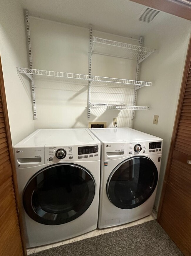 Building Photo - 3Bd/2Ba Sammamish House