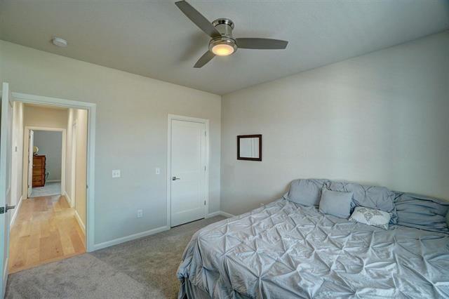 Building Photo - 1015 Greenview Dr