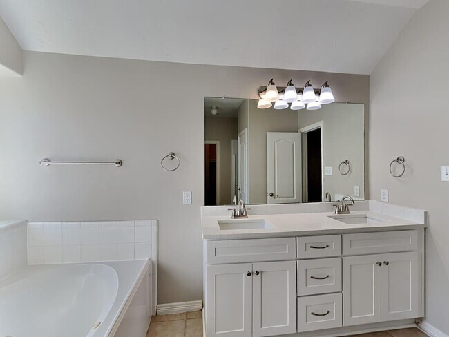 Building Photo - 28919 Hidden Lake Ct