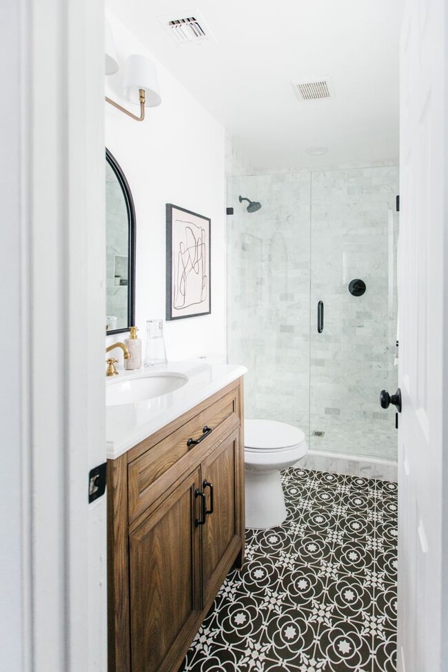 Building Photo - Stunning Remodel near Old Town!