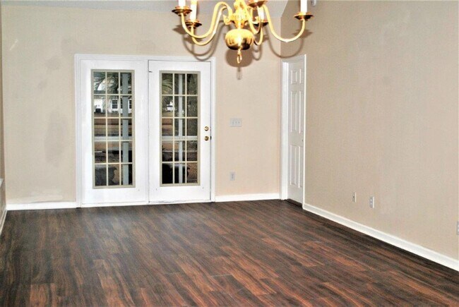 Building Photo - 2 Bedroom / Loft at Wynbrooke