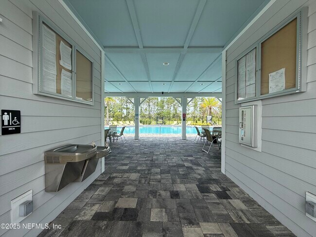 Building Photo - 141 Ren Wy