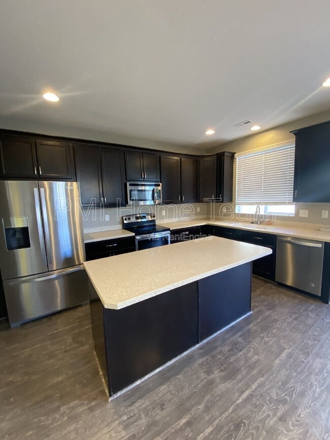 Building Photo - 972 Stonehaven Dr