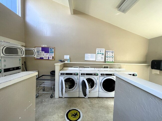 Building Photo - Modern 1st-Floor Studio with Resort Amenities & Prime Location