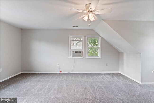 Building Photo - 4023 Poplar St