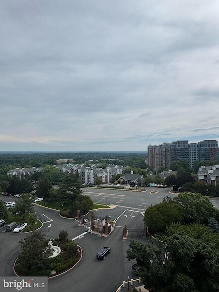 Building Photo - 8350 Greensboro Dr