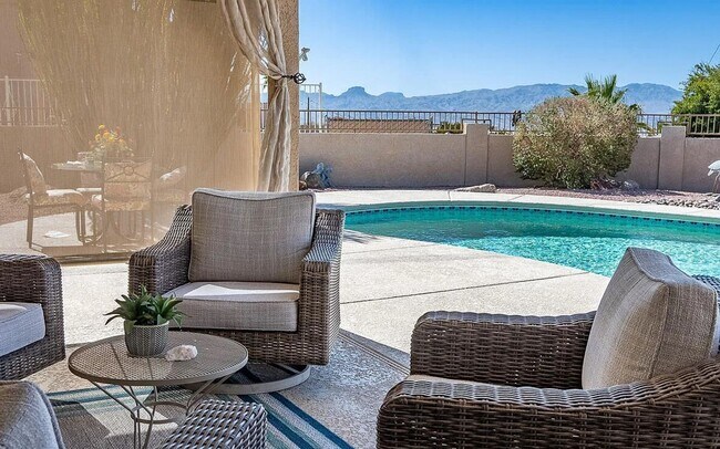 Building Photo - FULLY FURNISHED - LONG TERM RENTAL 3 Bedro...