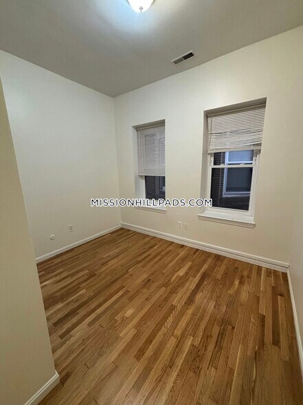 Building Photo - 1460 Tremont St