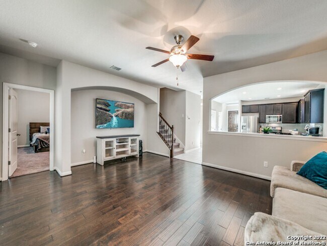 Building Photo - 4 Bedroom/3.5 Bathroom Alamo Ranch