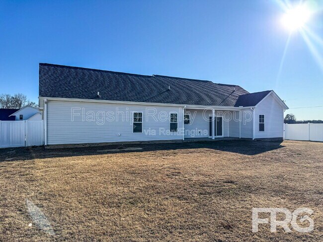 Building Photo - 101 Creeks Edge Dr