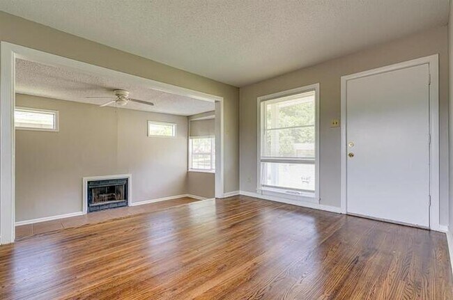 Building Photo - Awesome East Memphis Home