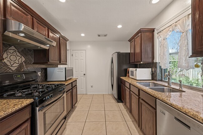 Building Photo - 8203 Paddington Pl Dr