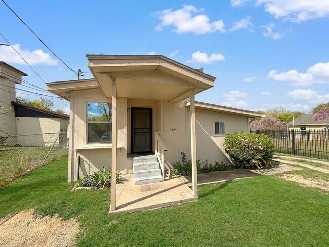 Building Photo - 2319 Observation Dr
