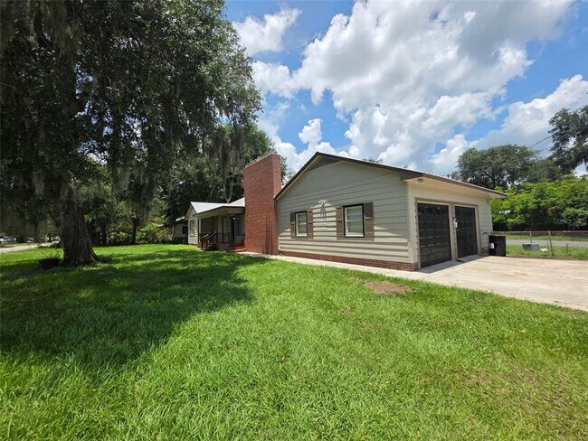 Building Photo - 2104 Crill Ave