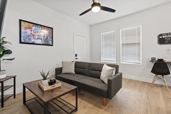 Building Photo - 911 E 23rd Ave