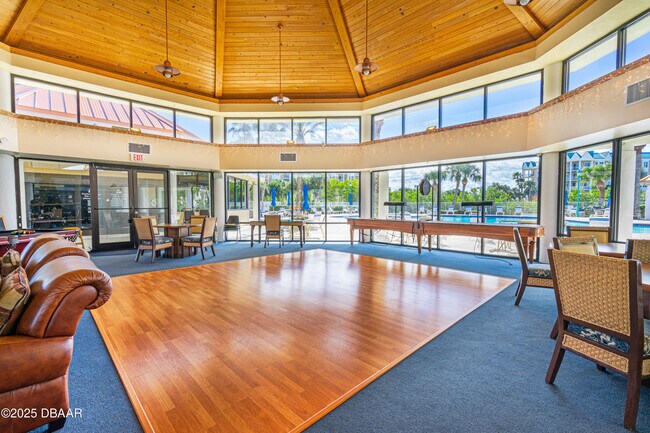 Building Photo - 4650 Links Village Dr