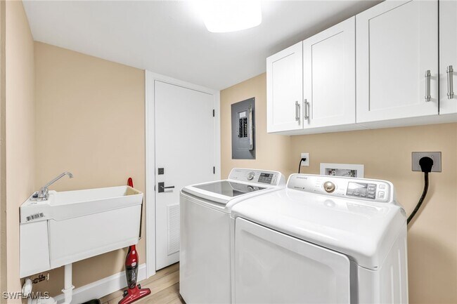 Building Photo - 9653 Gulf Shore Dr