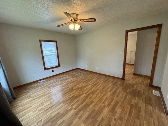 Building Photo - “It’s a Fresh Start” — Remodeled 1 Bed with Washer/Dryer Included