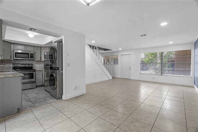 Building Photo - 2530 Coral Springs Dr