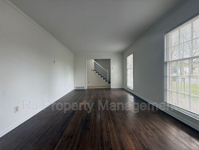 Building Photo - 5512 Cottonwood Rd