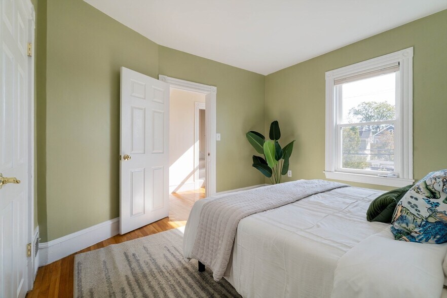 Building Photo - 112 College Ave