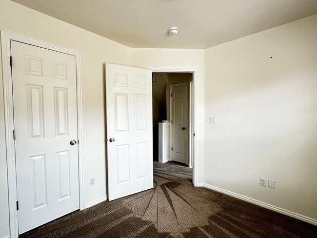 Building Photo - Amazing Townhome with Spectacular Views for Rent in Draper!