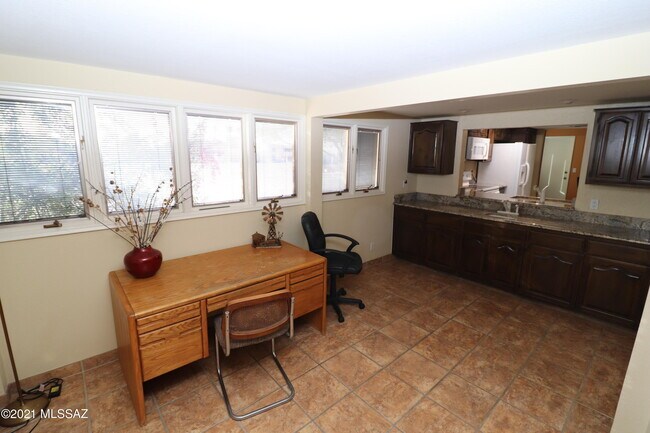 Building Photo - 5602 N Camino Del Sol