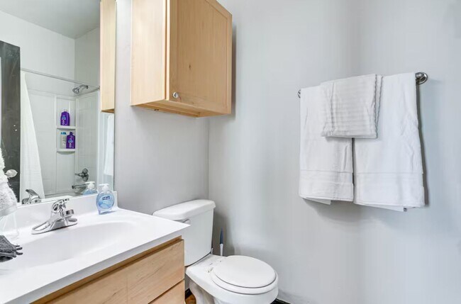 Building Photo - Large furnished Townhome in Norman!