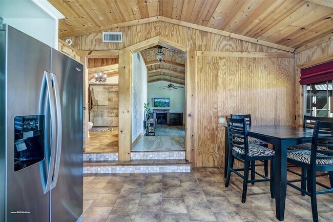 Building Photo - 18754 Farm to Market Rd 2755