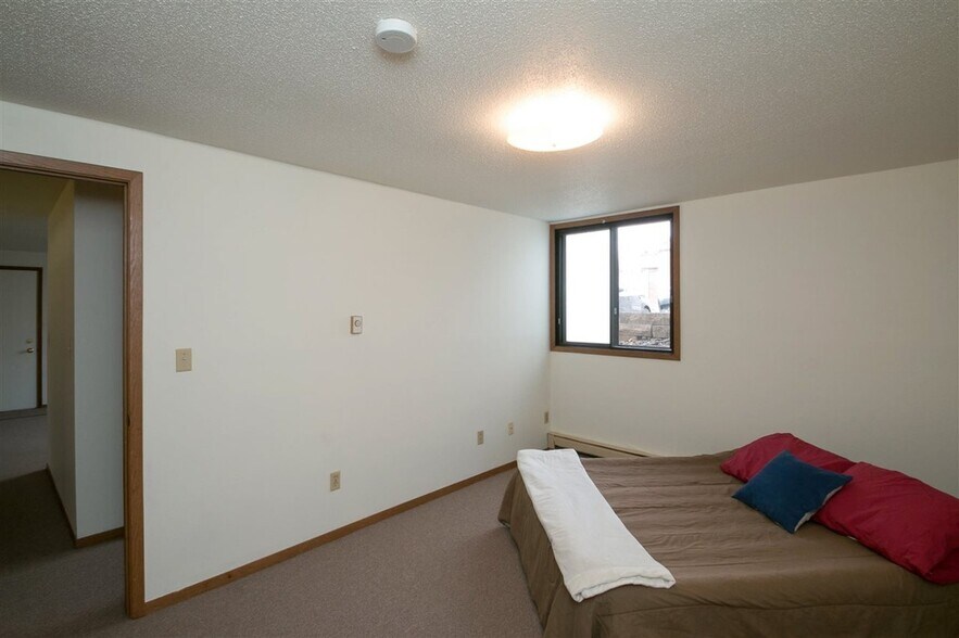 Building Photo - 812 Benton Dr