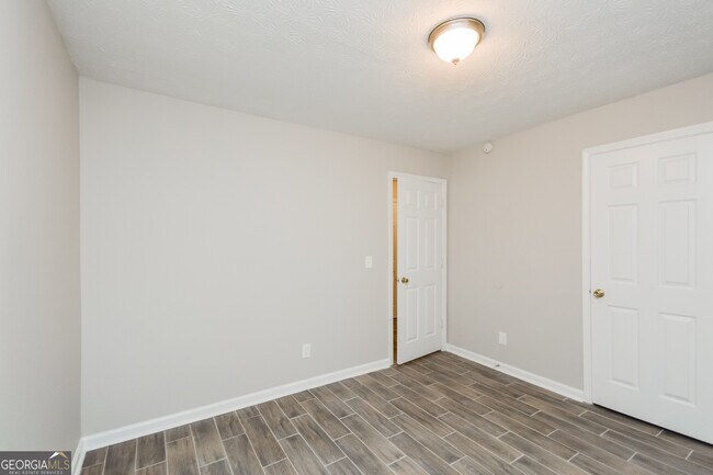 Building Photo - 65 Laurel Ridge Ct