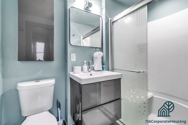 Building Photo - 36 E Utica St