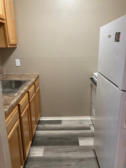 Building Photo - 216 E Sycamore St