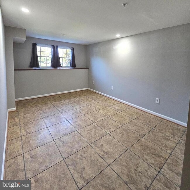 Building Photo - 7805 Sabre Ct