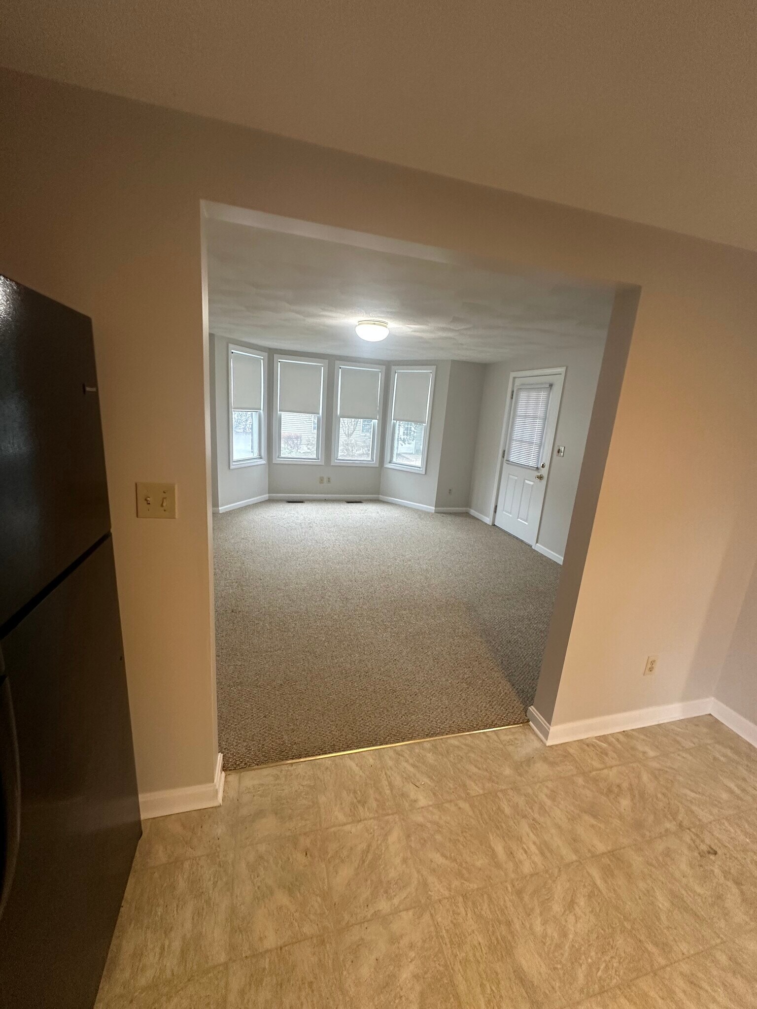 Building Photo - 846 Main St