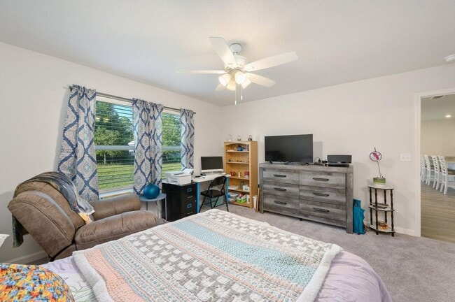 Building Photo - Charming 4-Bed Home in Quiet DeFuniak Spri...