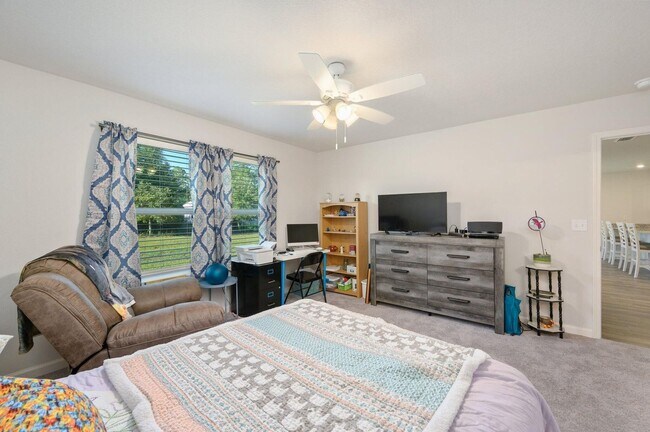 Building Photo - Charming 4-Bed Home in Quiet DeFuniak Springs Neighborhood!