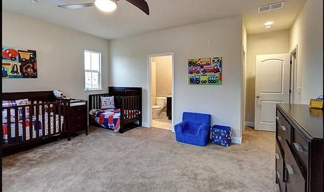 Building Photo - EPIC REA - Modern-Style 3 BR/3BA townhouse...
